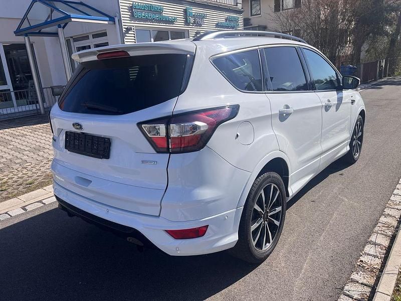 Gebraucht Ford Kuga ST-Line 150 PS (110 kW) 2017 Weiß SUV