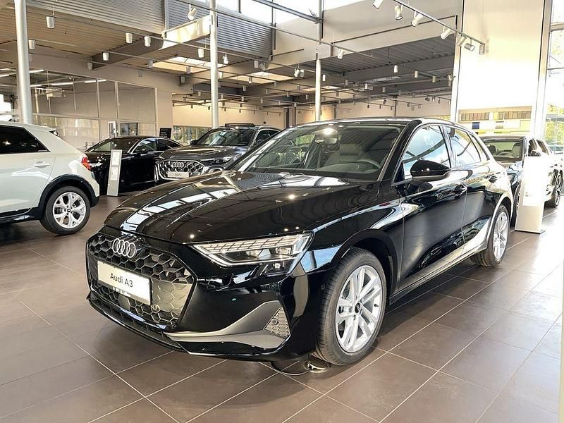 Schwarz Neu 2025 Audi A3 Sportback Sport Kleinwagen | 32.490 € (Fairer Preis) - Bild 1/4