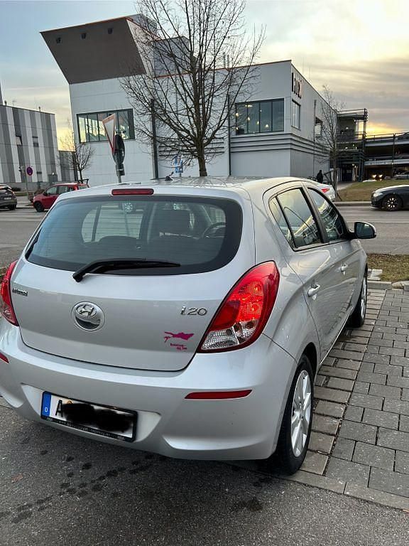 Gebraucht Hyundai i20 Edition 86 PS (63 kW) 2013 Grau Kleinwagen