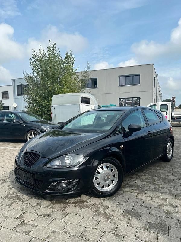 Schwarz Gebraucht 2011 Seat Leon Style Coupé | 2.999 € (Guter Preis) - Bild 1/4