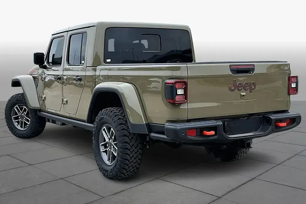 Neu Jeep Gladiator 284 PS (208 kW) 2026 Grün Pickup