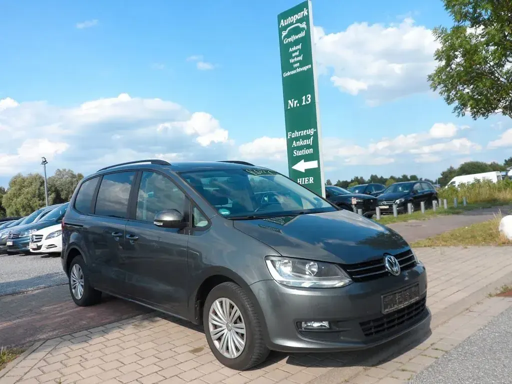 Gebraucht VW Sharan Trendline 150 PS (110 kW) 2016 Grau Van / Kleinbus