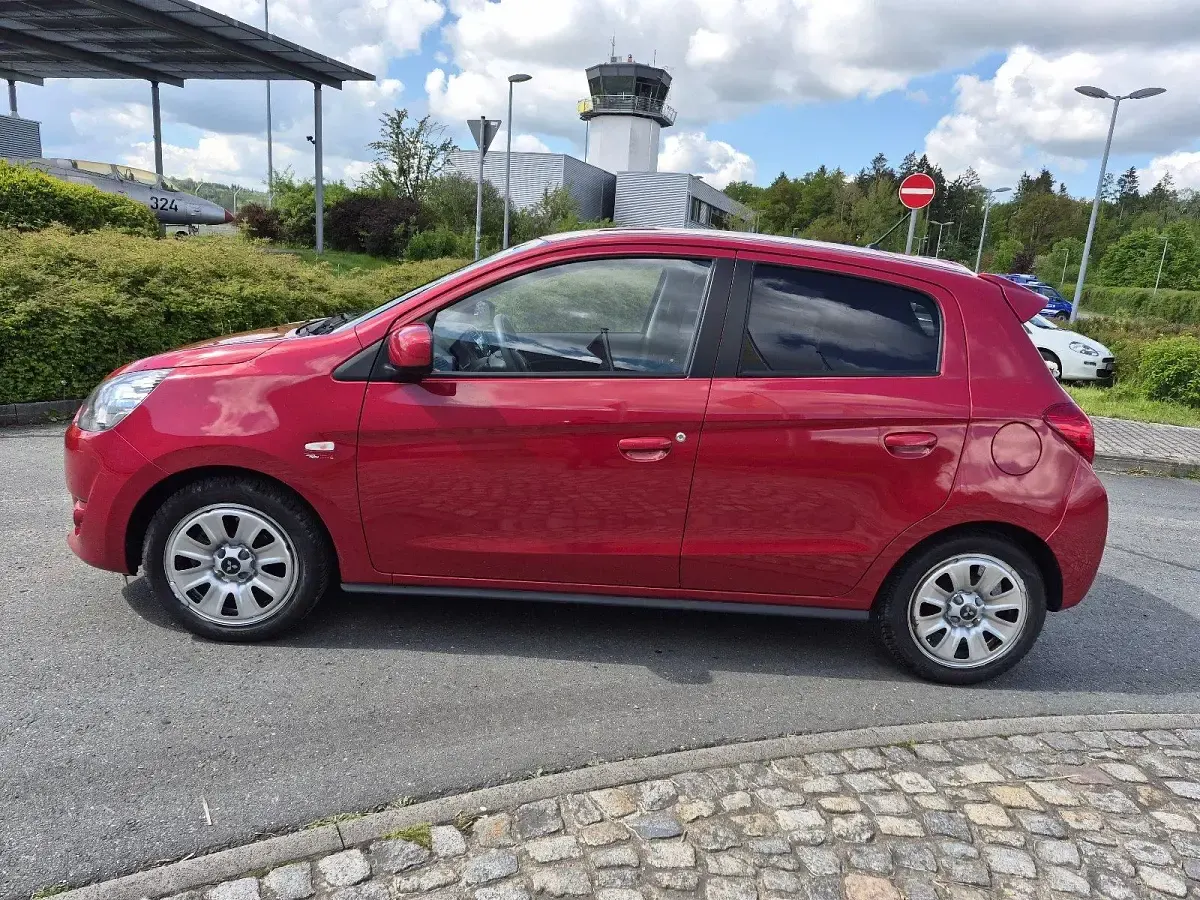 Gebraucht Mitsubishi Space Star 81 PS (59 kW) 2015 Rot Limousine