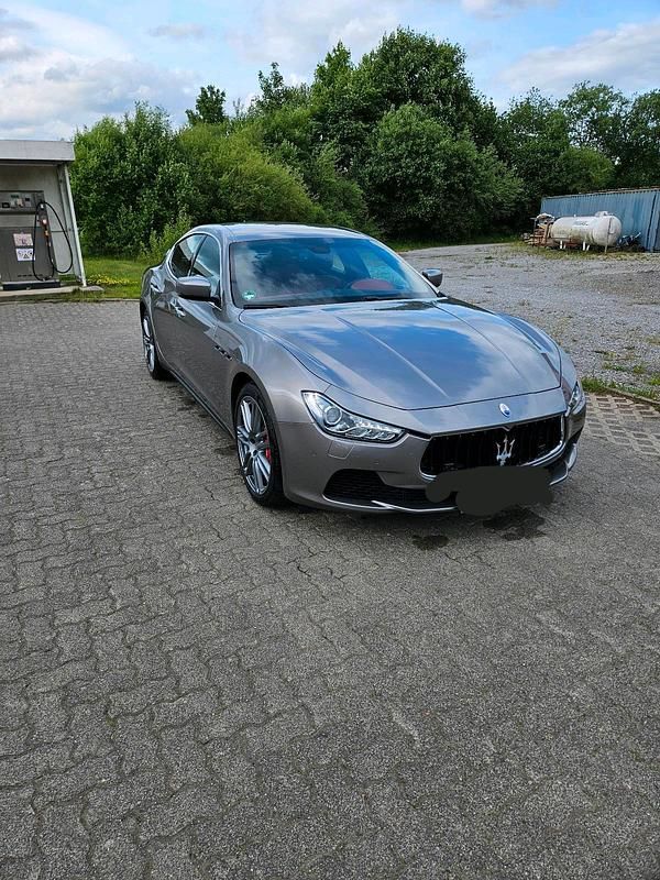 Grau Gebraucht 2016 Maserati Ghibli Coupé | 26.499 € (Superpreis) - Bild 1/4