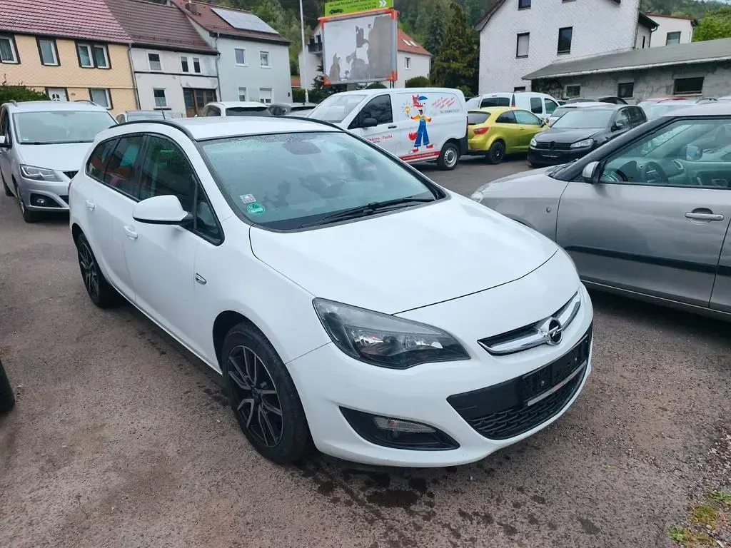 Gebraucht Opel Astra Edition 110 PS (80 kW) 2014 Weiß Kombi