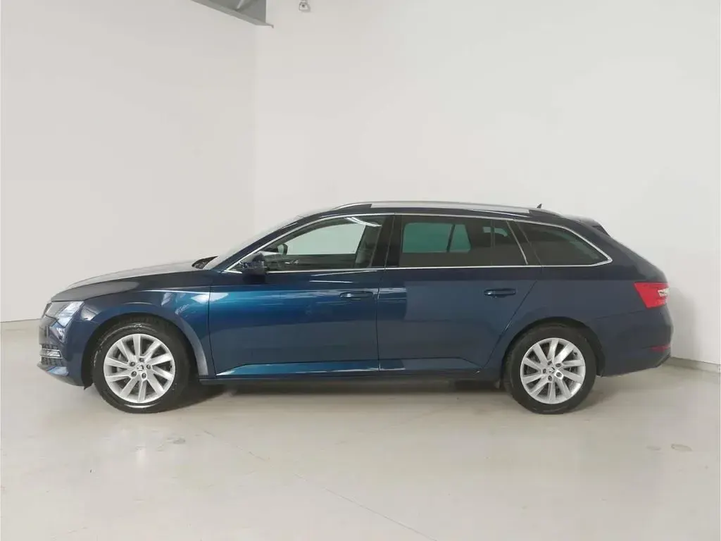 Gebraucht Skoda Superb Style 190 PS (139 kW) 2023 Lavablau metallic Kombi