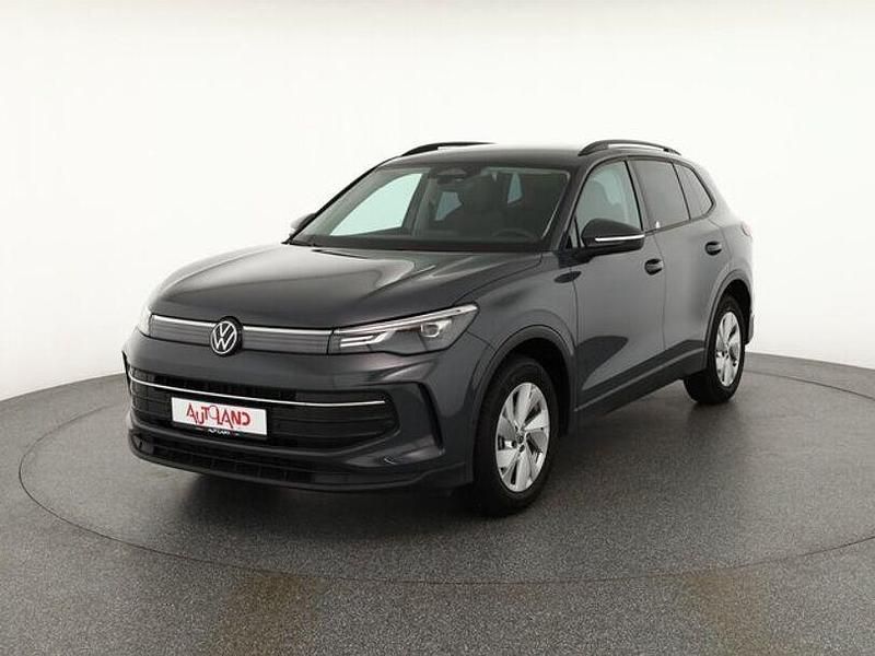 Grau Gebraucht 2024 VW Tiguan SUV | 34.990 € (Fairer Preis) - Bild 1/4