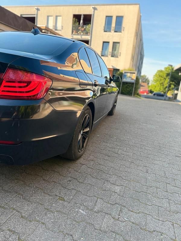 Gebraucht BMW 530 245 PS (180 kW) 2011 Schwarz Limousine