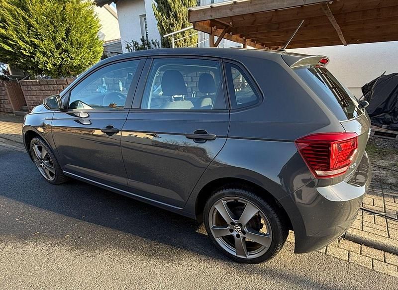 Gebraucht VW Polo 75 PS (55 kW) 2017 Grau Kleinwagen