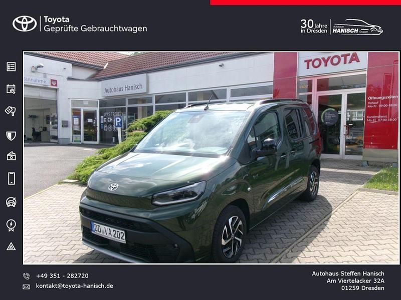 Grün Gebraucht 2024 Toyota Proace Verso Team Kombi | 32.990 € (Fairer Preis) - Bild 1/4