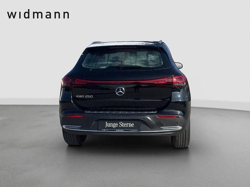 Gebraucht Mercedes EQA250 Electric Art 139 kW (190 PS) 2021 Metalliclack kosmosschwarz SUV