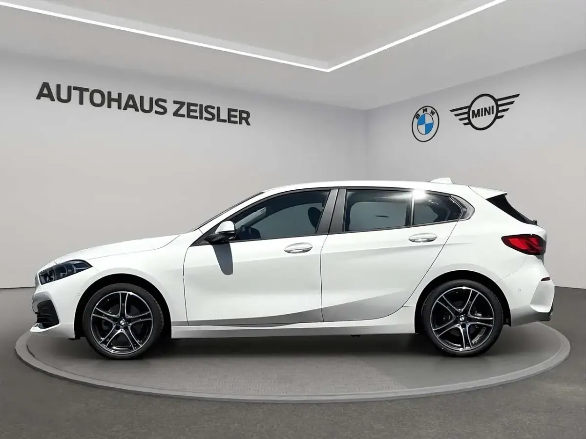 Gebraucht BMW 118 Advantage 136 PS (100 kW) 2023 Alpinweiß uni Kleinwagen