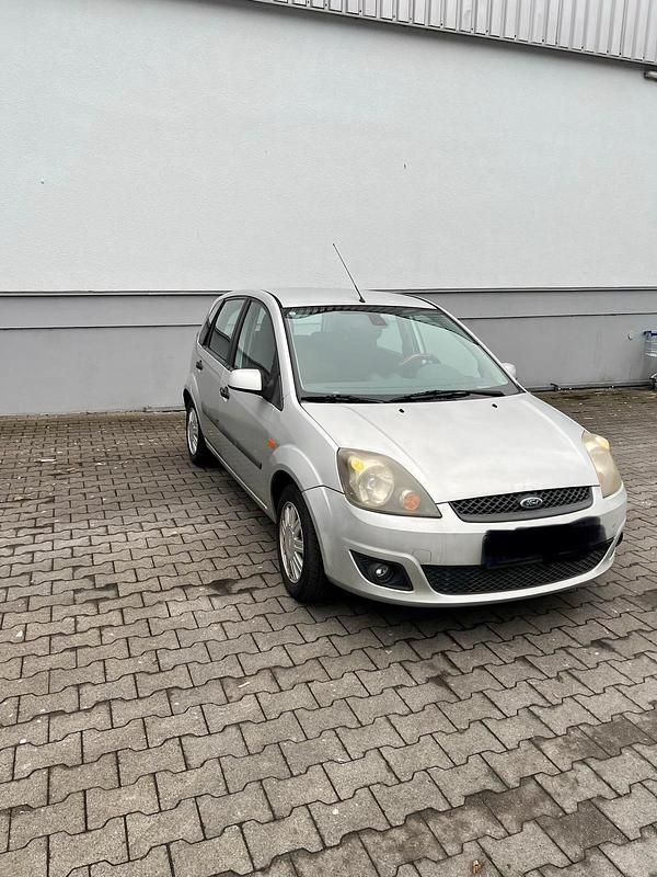 Silber Gebraucht 2006 Ford Fiesta Limousine | 1.300 € (Guter Preis) - Bild 1/4