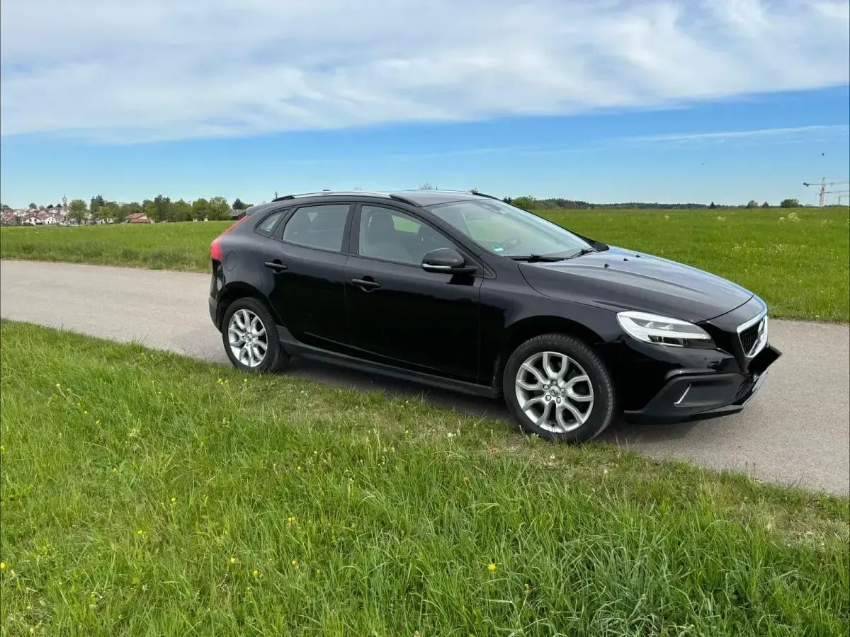 Gebraucht Volvo V40 CC 120 PS (88 kW) 2017 Schwarz Kombi