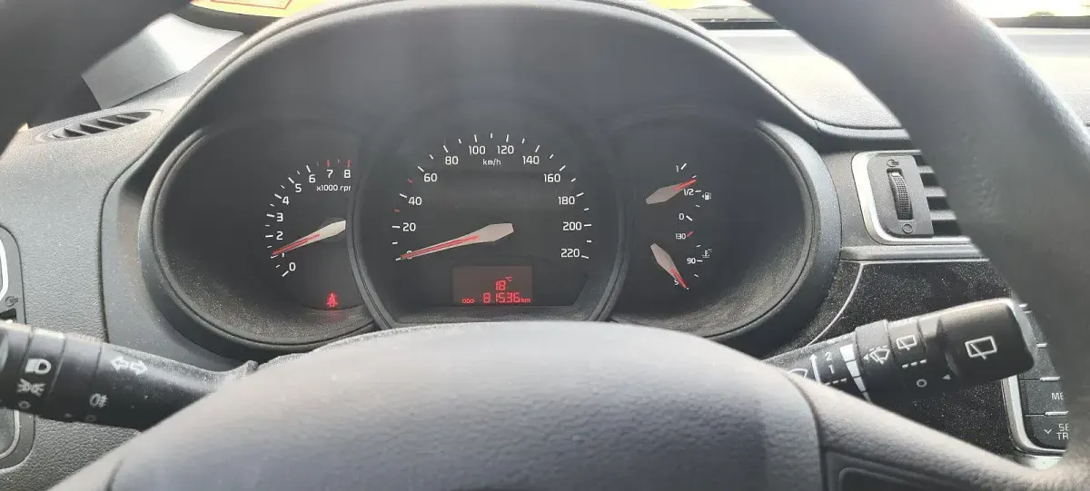 Gebraucht Kia Rio Edition 7 109 PS (80 kW) 2015 Rot Kleinwagen