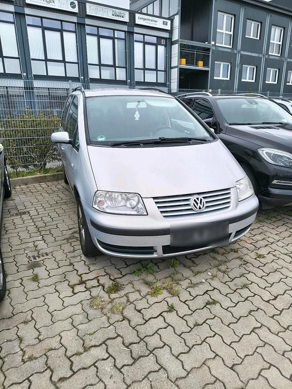 Second-hand VW Sharan 115 CP (84 kW) 2003 Argintiu Monovolum