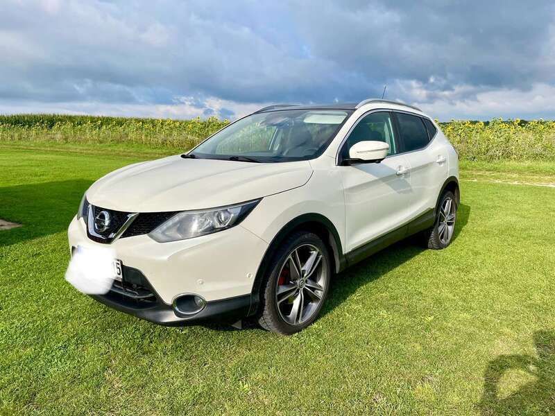 Weiß Gebraucht 2014 Nissan Qashqai Tekna SUV | 9.299 € (Etwas zu teuer) - Bild 1/4
