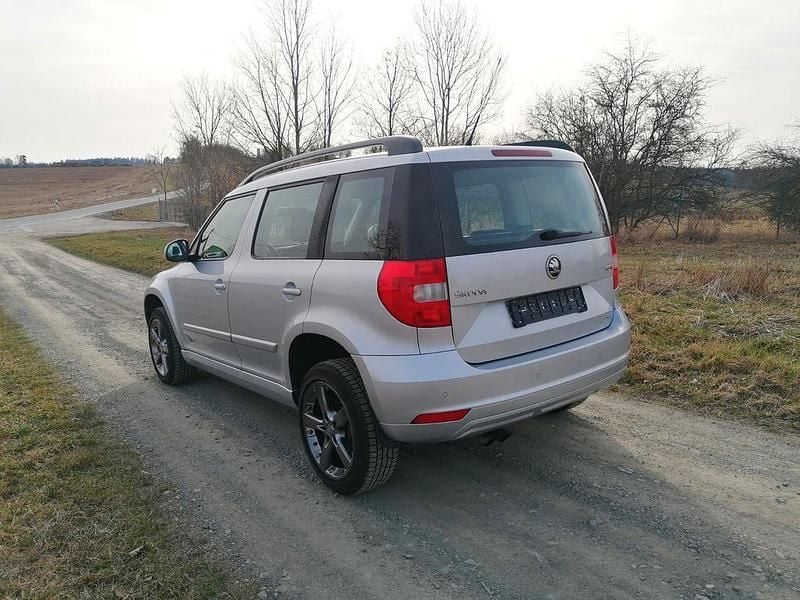 Gebraucht Skoda Yeti Active 110 PS (80 kW) 2015 Silber SUV