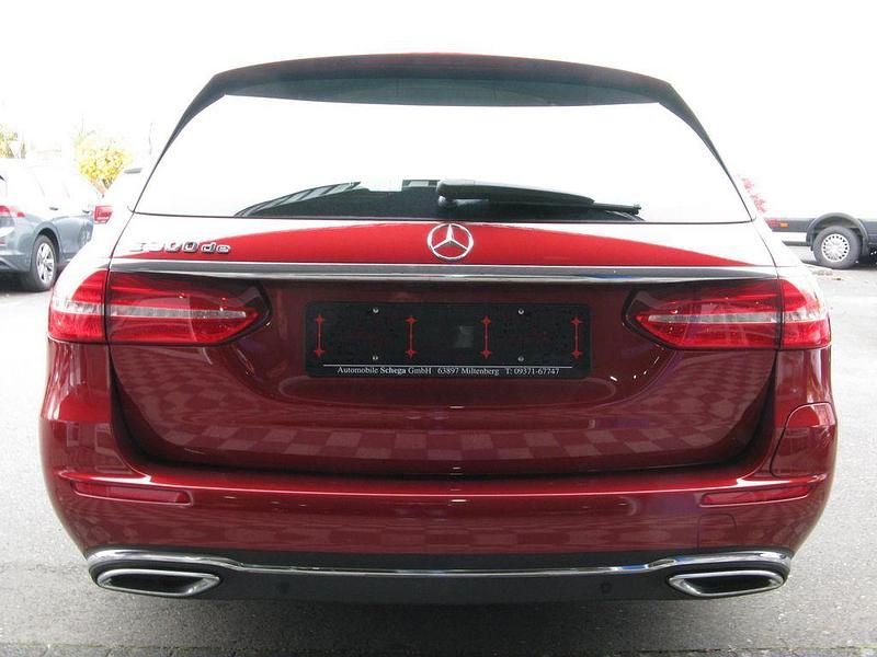 Gebraucht Mercedes E300 Avantgarde 194 PS (142 kW) 2019 Rot Kombi