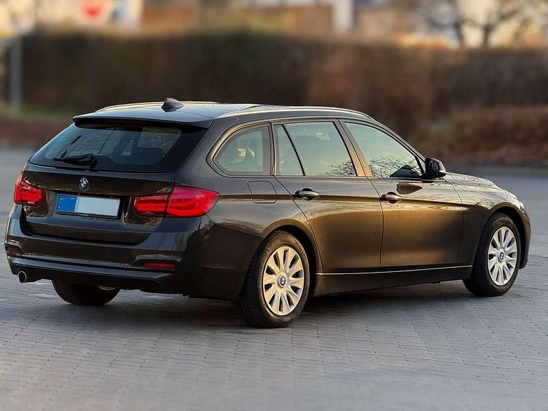 Gebraucht BMW 318 Advantage 150 PS (110 kW) 2016 Braun Kombi