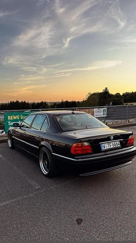 Schwarz Gebraucht 1999 BMW 728 Limousine | 5.000 € (Guter Preis) - Bild 1/4