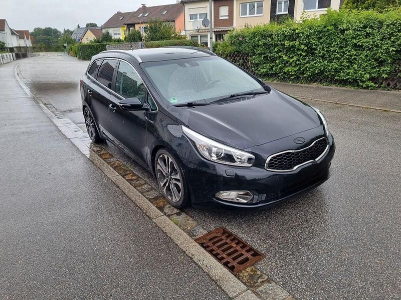 Schwarz Gebraucht 2012 Kia Ceed Sportswagon Kombi | 6.900 € (Guter Preis) - Bild 1/4
