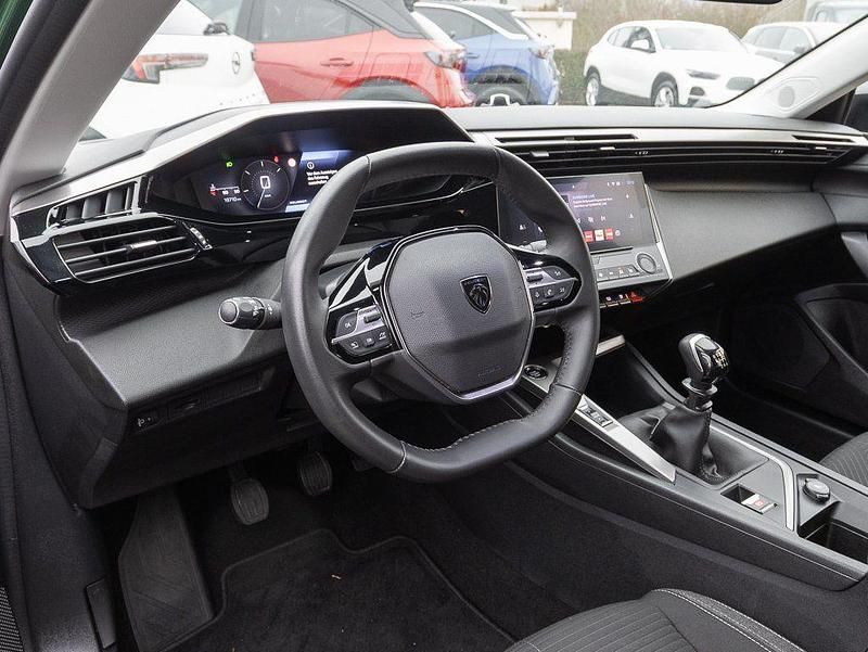 Gebraucht Peugeot 308 Active 131 PS (96 kW) 2024 Gruen Limousine