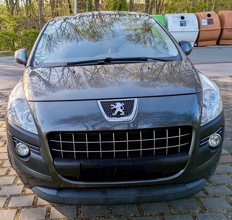 Grau Gebraucht 2011 Peugeot 3008 SUV | 4.050 € (Fairer Preis) - Bild 1/4