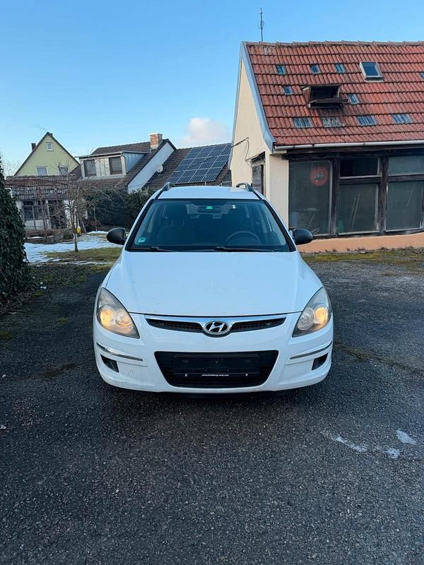 Gebraucht Hyundai i30 109 PS (80 kW) 2009 Weiß Kombi