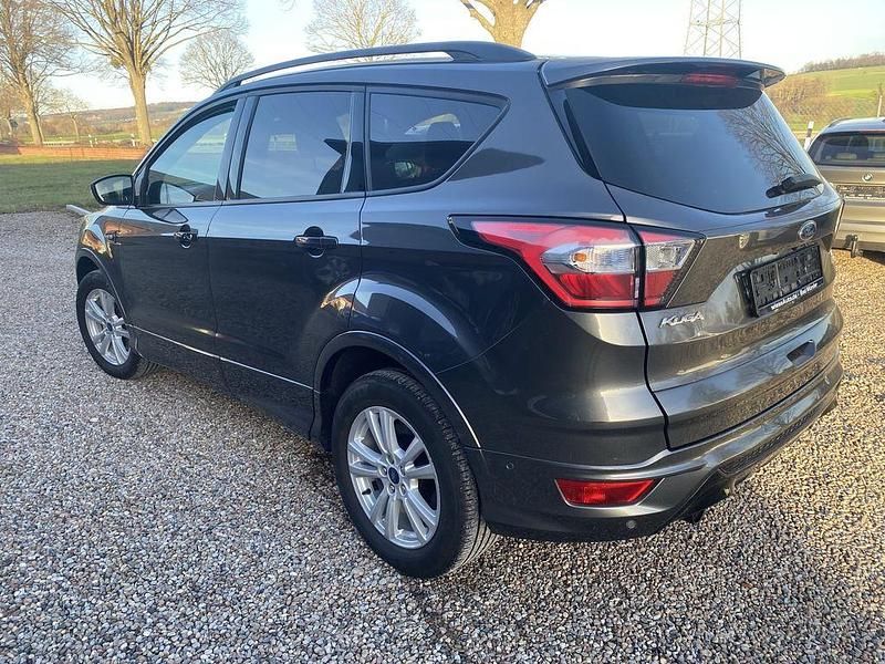 Gebraucht Ford Kuga ST-Line 175 PS (128 kW) 2019 Magneticgrau SUV