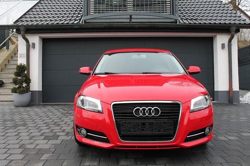 Gebraucht Audi A3 Ambiente 160 PS (117 kW) 2011 Rot Kleinwagen