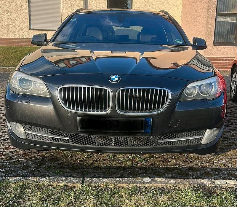 Gebraucht BMW 520 184 PS (135 kW) 2011 Schwarz Kombi