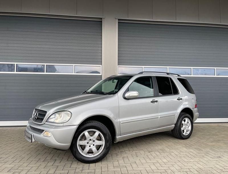 Grau Gebraucht 2003 Mercedes ML270 SUV | 5.900 € (Fairer Preis) - Bild 1/4