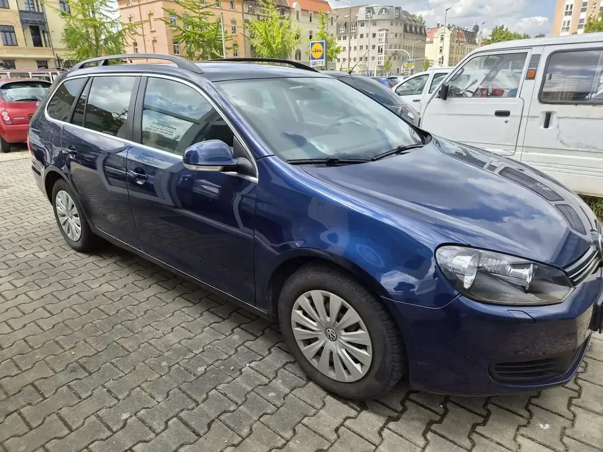 Gebraucht VW Golf VI Comfortline 122 PS (89 kW) 2011 Tempest blue metallic Kleinwagen