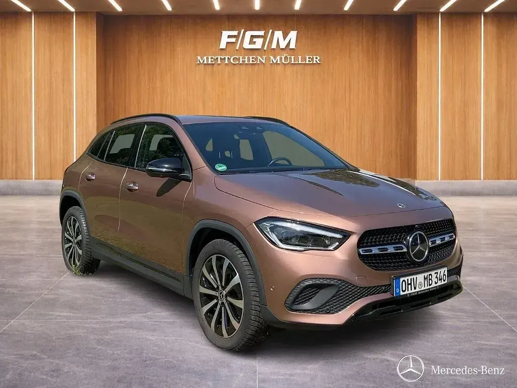 Gebraucht Mercedes GLA200 Progressive 163 PS (119 kW) 2023 Roségold SUV