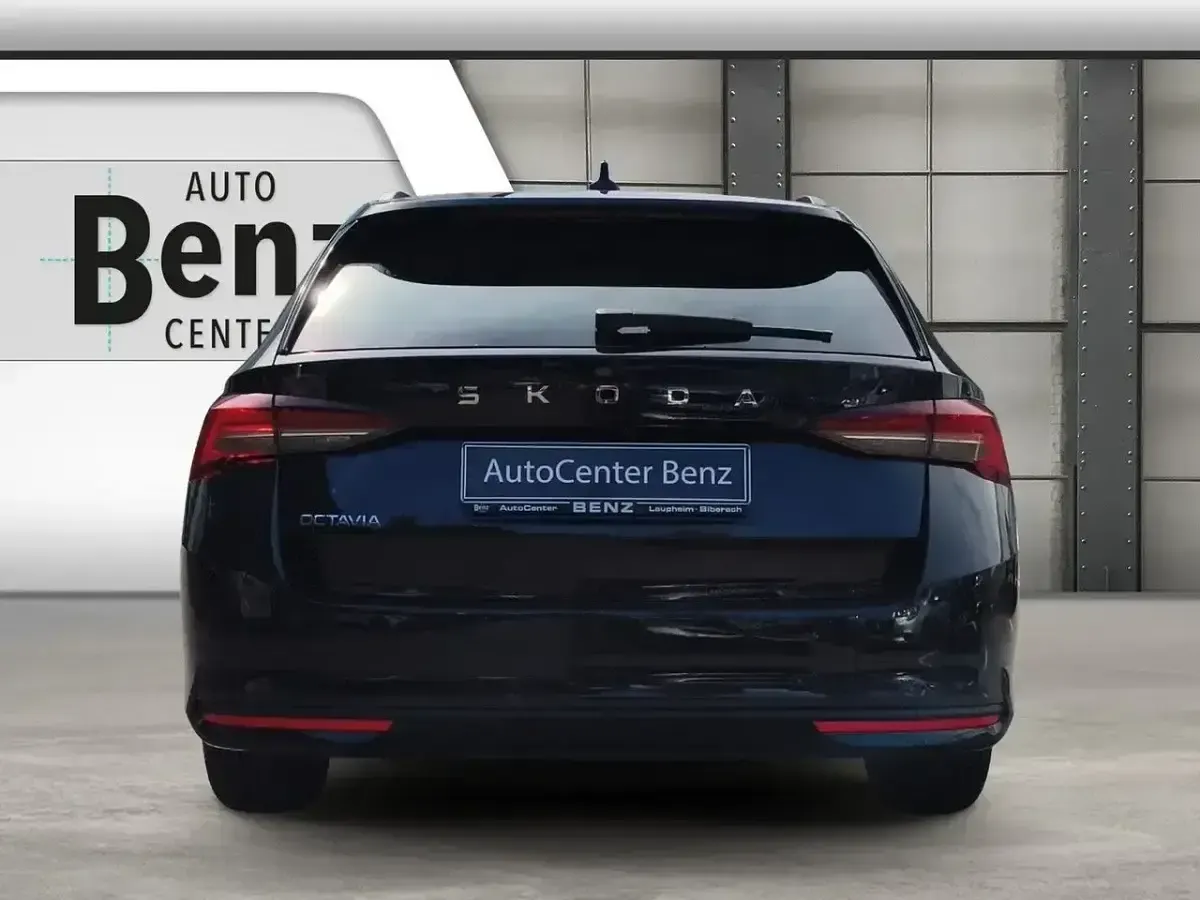 Neu Skoda Octavia 150 PS (110 kW) 2025 Blau Kombi