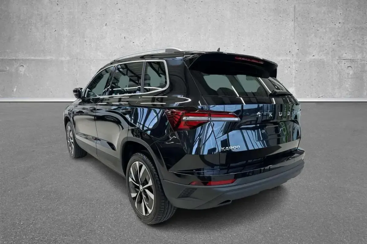 Neu Skoda Karoq Selection 150 PS (110 kW) 2026 1z  black magic met. SUV