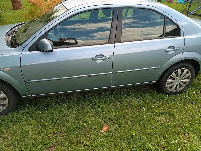 Blau Gebraucht 2006 Ford Mondeo Limousine | 1.500 € (Guter Preis) - Bild 1/4