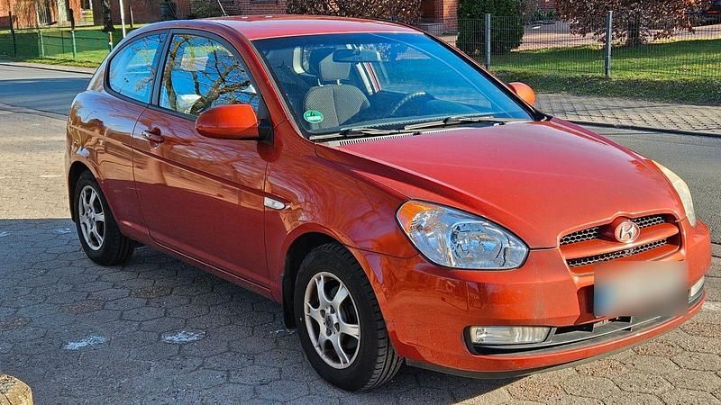 Gebraucht Hyundai Accent 97 PS (71 kW) 2007 Rot Limousine