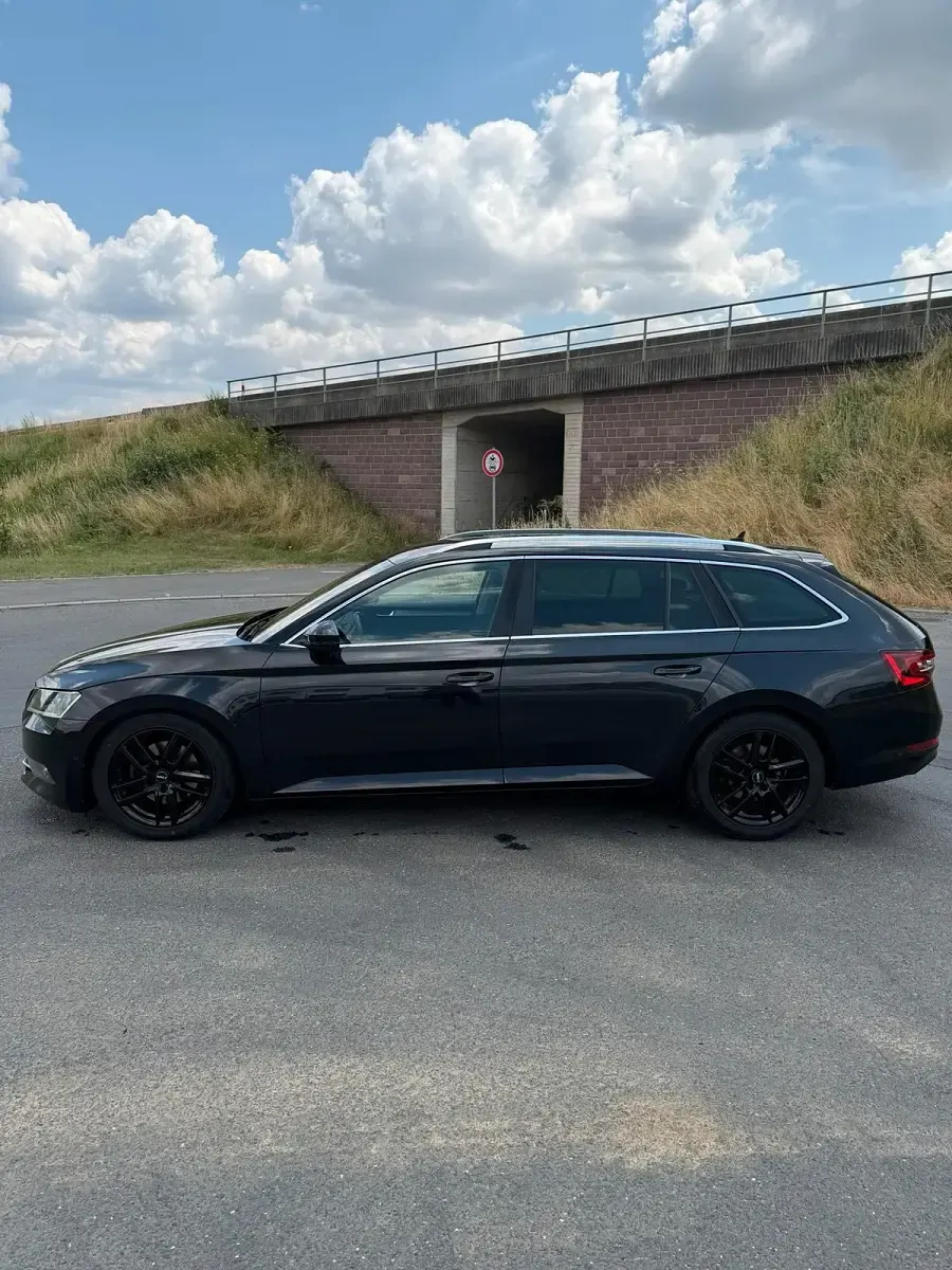 Gebraucht Skoda Superb Style 190 PS (139 kW) 2017 Schwarz Kombi