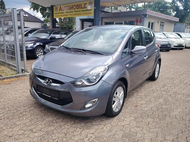 Grau Gebraucht 2015 Hyundai ix20 Van / Kleinbus | 6.900 € (Fairer Preis) - Bild 1/4