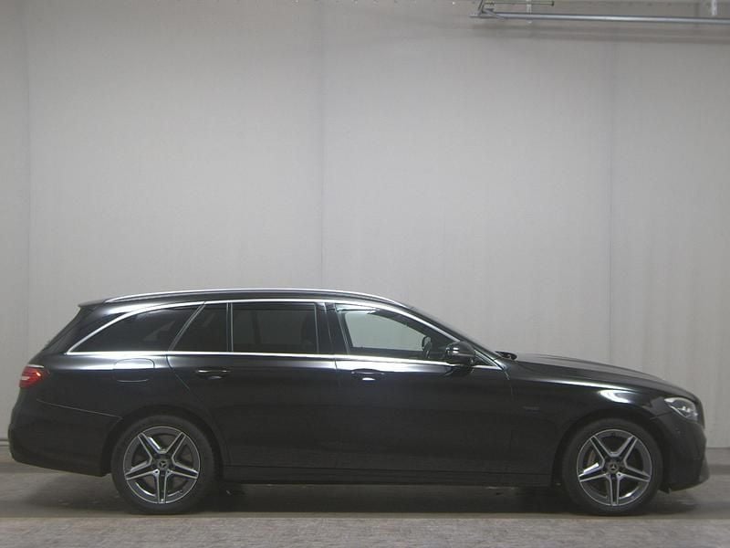 Schwarz Gebraucht 2021 Mercedes E300 AMG line Kombi | 24.450 € (Fairer Preis) - Bild 1/4