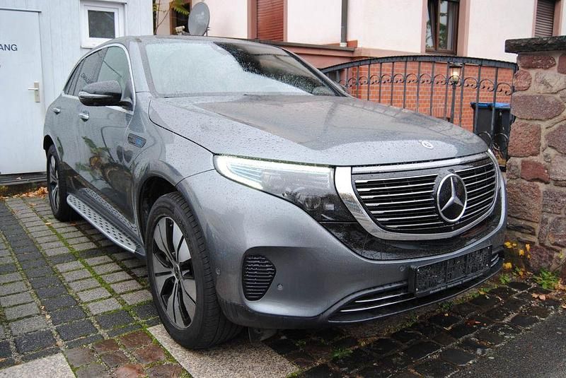 Grau Gebraucht 2021 Mercedes EQC400 SUV | 40.980 € (Etwas zu teuer) - Bild 1/4
