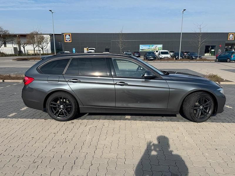 Gebraucht BMW 320 190 PS (139 kW) 2017 Grau Kombi