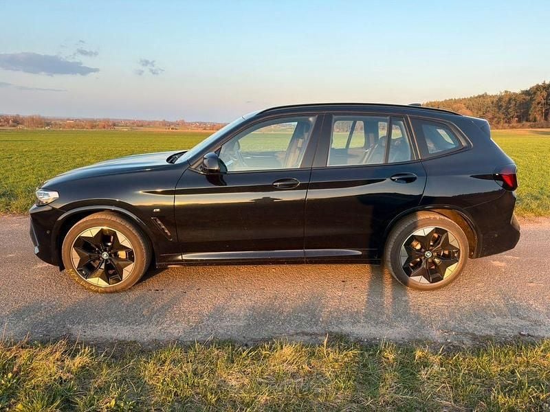 Gebraucht BMW iX3 Sport Line 210 kW (286 PS) 2022 Schwarz SUV