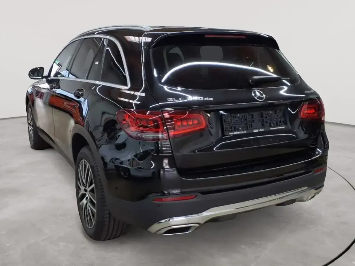 Gebraucht Mercedes GLC300de 194 PS (142 kW) 2022 Obsidianschwarz metallic SUV