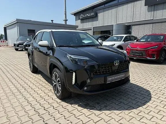 Gebraucht Toyota Yaris Elegant 116 PS (85 kW) 2022 Mysticschwarz mica / dach weiss Kleinwagen