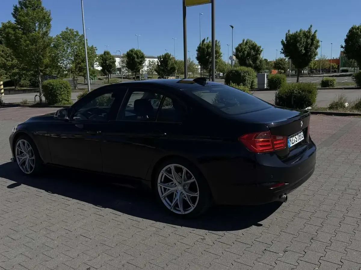 Gebraucht BMW 316 116 PS (85 kW) 2012 Schwarz Kombi