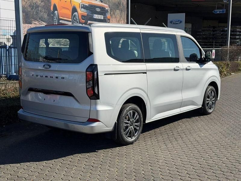 Neu Ford Tourneo Titanium 136 PS (100 kW) 2026 Moondust silver metallic Van / Kleinbus