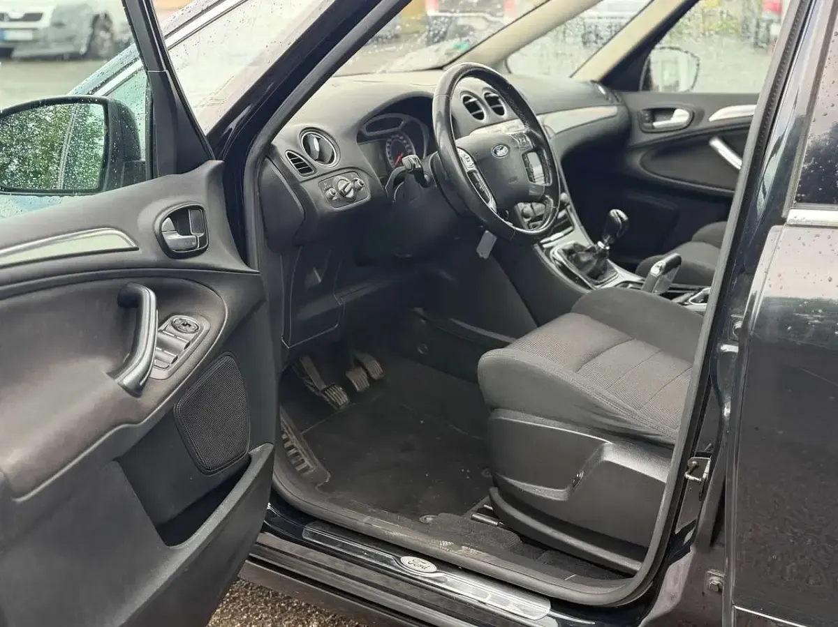 Gebraucht Ford S-MAX Titanium 163 PS (119 kW) 2010 Pantherschwarz metallic Van / Kleinbus